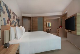 Le Méridien Phuket Mai Khao Beach Resort