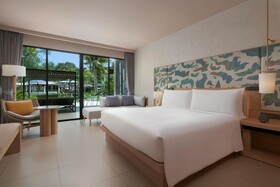 Le Méridien Phuket Mai Khao Beach Resort