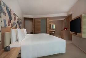 Le Méridien Phuket Mai Khao Beach Resort