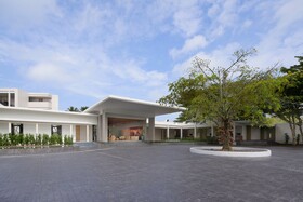 Le Méridien Phuket Mai Khao Beach Resort
