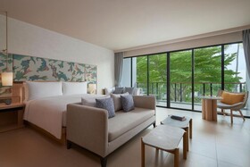 Le Méridien Phuket Mai Khao Beach Resort
