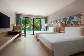 Le Méridien Phuket Mai Khao Beach Resort