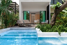 Le Méridien Phuket Mai Khao Beach Resort