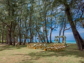 Le Méridien Phuket Mai Khao Beach Resort
