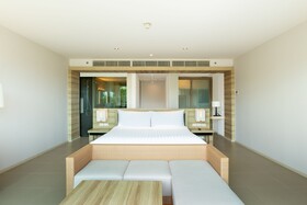 Le Méridien Phuket Mai Khao Beach Resort
