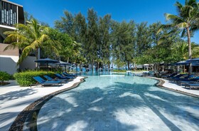 Le Méridien Phuket Mai Khao Beach Resort