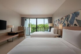 Le Méridien Phuket Mai Khao Beach Resort