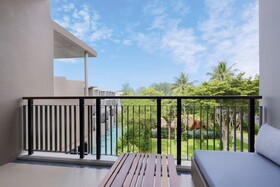 Le Méridien Phuket Mai Khao Beach Resort