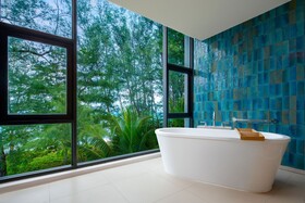 Le Méridien Phuket Mai Khao Beach Resort