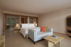 Le Méridien Phuket Mai Khao Beach Resort