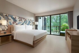Le Méridien Phuket Mai Khao Beach Resort