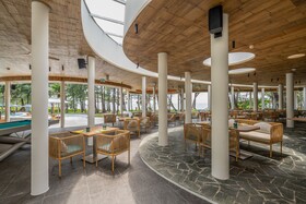 Le Méridien Phuket Mai Khao Beach Resort