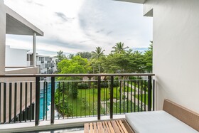 Le Méridien Phuket Mai Khao Beach Resort