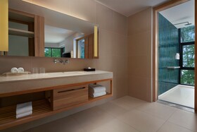 Le Méridien Phuket Mai Khao Beach Resort