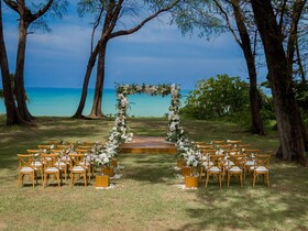 Le Méridien Phuket Mai Khao Beach Resort