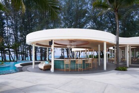 Le Méridien Phuket Mai Khao Beach Resort