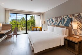Le Méridien Phuket Mai Khao Beach Resort