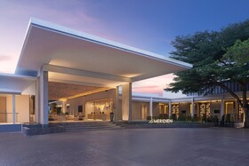 Le Méridien Phuket Mai Khao Beach Resort