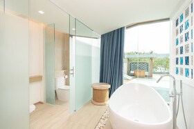 Panwaburi Beachfront Resort