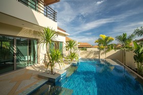 Shanti Estate by Tropiclook