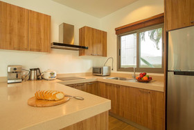 Shanti Estate by Tropiclook