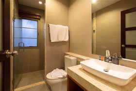 Shanti Estate by Tropiclook