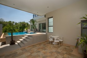 Shanti Estate by Tropiclook