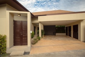 Shanti Estate by Tropiclook