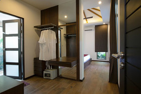 Shanti Estate by Tropiclook