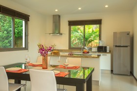 Shanti Estate by Tropiclook