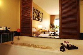 Naithonburi Beach Resort