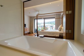 Pearl of Naithon by Alexanders