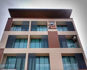 Louis' Runway View Hotel