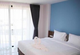 Louis' Runway View Hotel