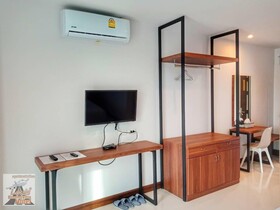 Louis' Runway View Hotel