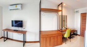 Louis' Runway View Hotel