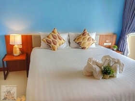 Louis' Runway View Hotel