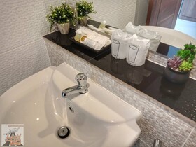 Louis' Runway View Hotel