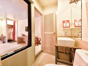 Acca Patong by NIDA Rooms