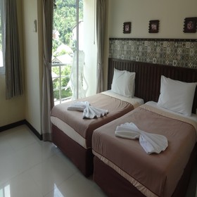 Athome Hotel @Nanai 8 & Thai Kitchen