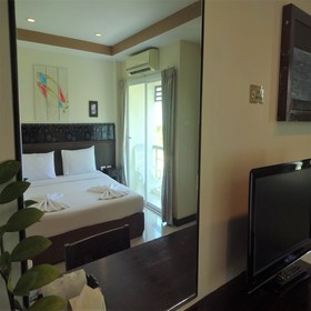 Athome Hotel @Nanai 8 & Thai Kitchen