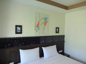 Athome Hotel @Nanai 8 & Thai Kitchen