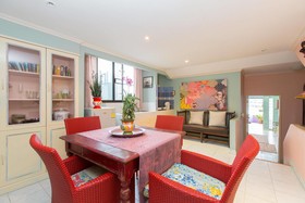 Barefoot Hotel Kalim Beach Front