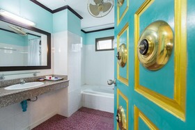 Barefoot Hotel Kalim Beach Front