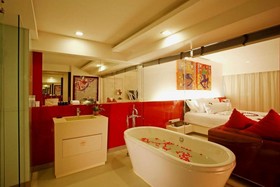 B-Lay Tong Phuket