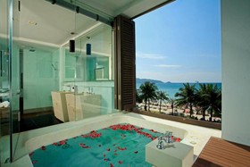 B-Lay Tong Phuket