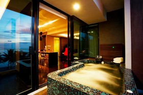 B-Lay Tong Phuket