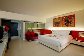 B-Lay Tong Phuket