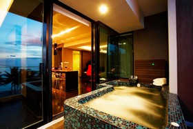 B-Lay Tong Phuket