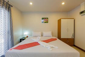 Eing Lay Beach Guesthouse